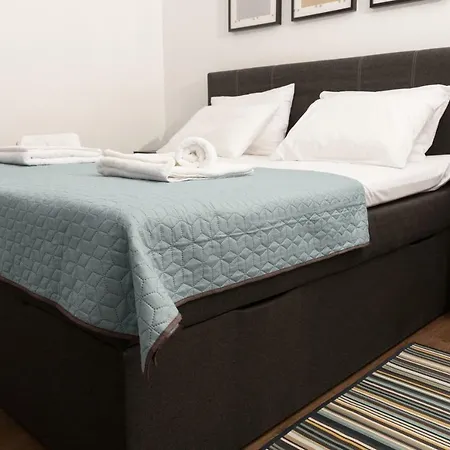City Center Penthouse 公寓 *